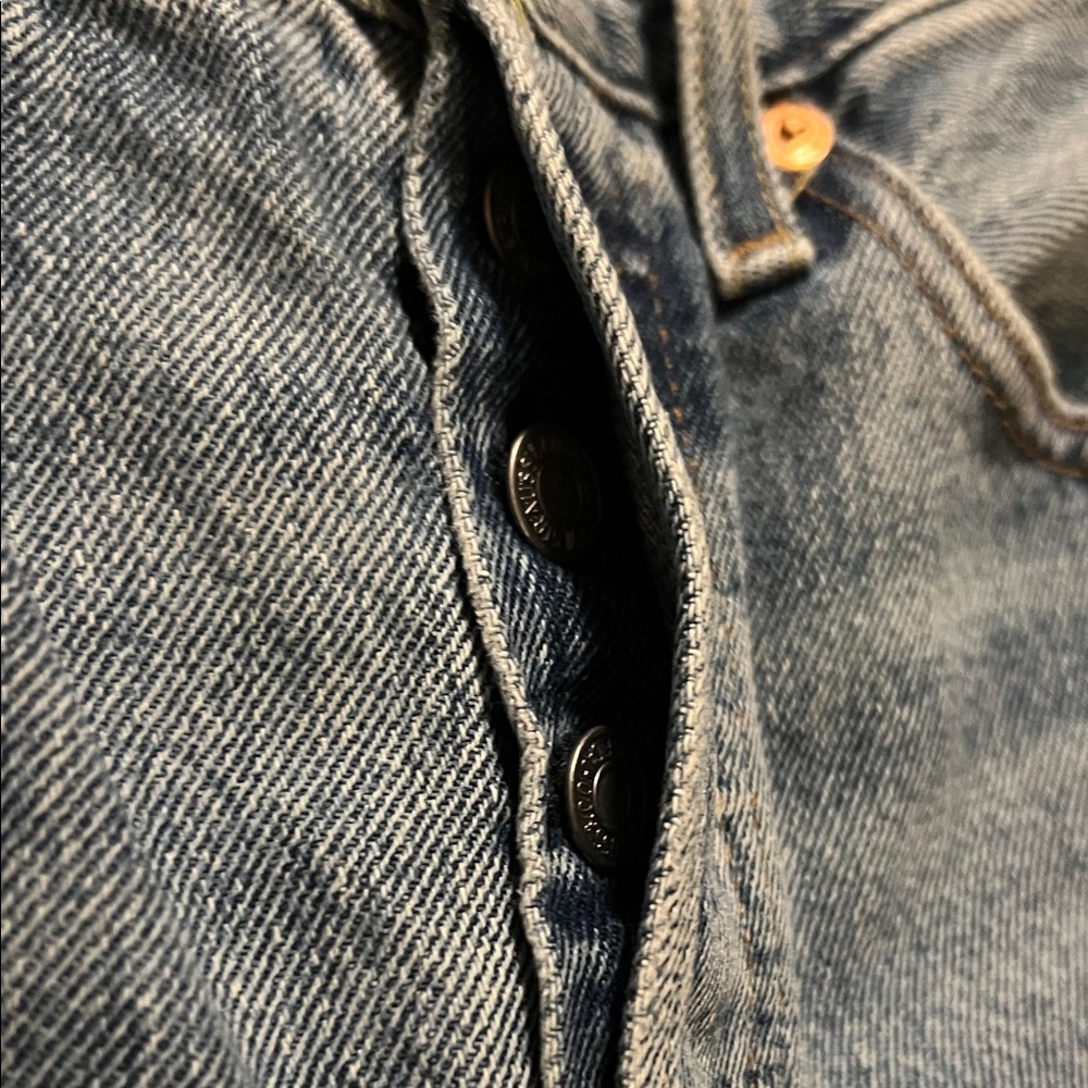 Levi's Classic Light Blue Jeans - Picture 4 of 5